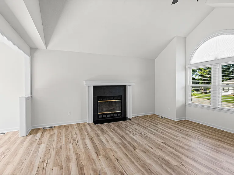 16209 Speaker Ave — Photo 3