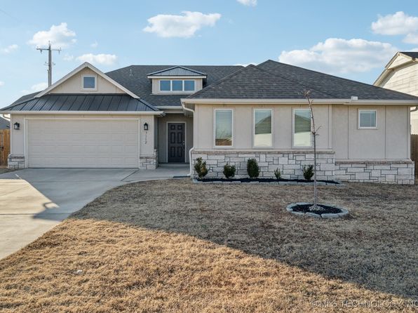 7112 S Kalanchoe Ave