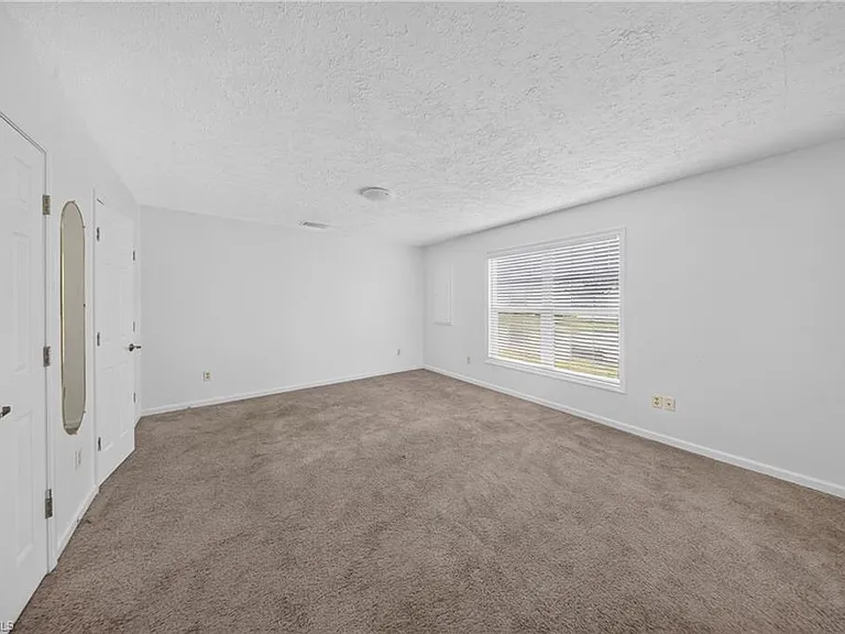 250 Leawood Cir — Photo 12