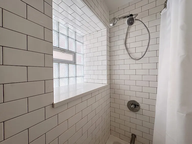 834 W Waveland Ave — Photo 10