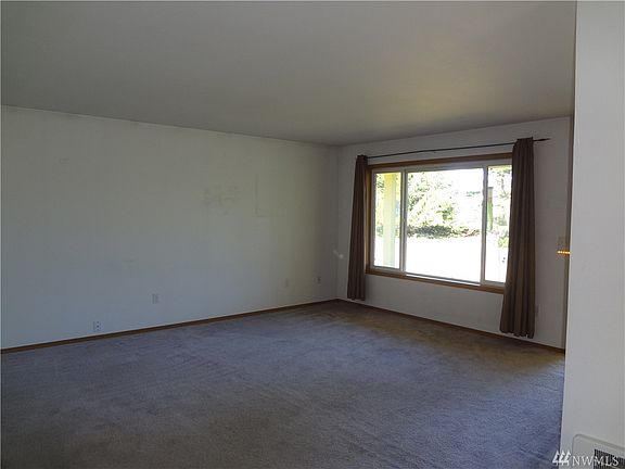 5th image of 323 Ponderosa Loop NE