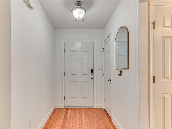 5th image of 3204 Lexington Way