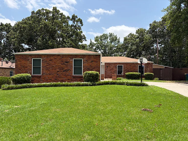 1704 War Eagle Dr — Photo 1