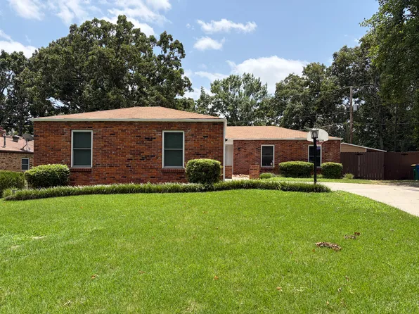 1704 War Eagle Dr, N Little Rock, AR 72116