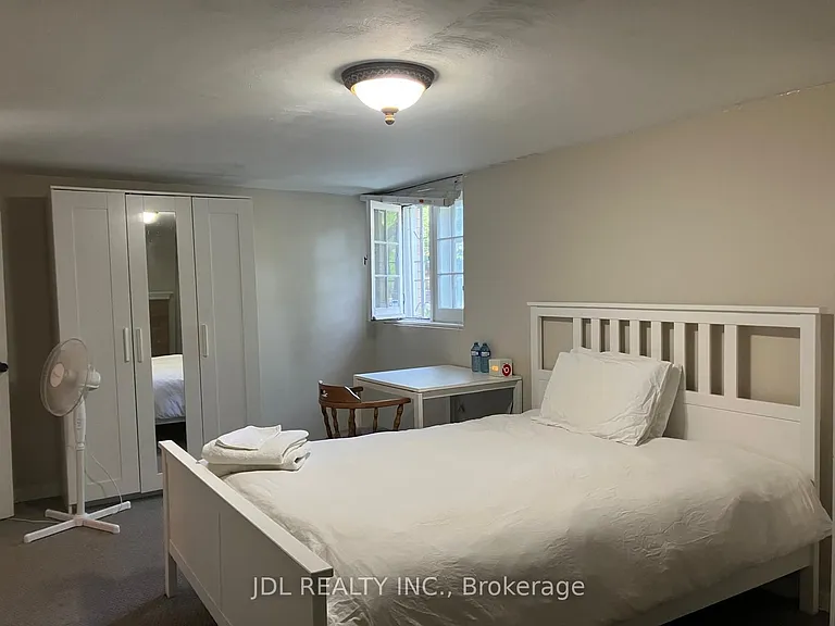29 Highbourne Rd — Photo 4