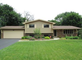 0S329 Madison St, Winfield, IL 60190