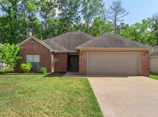 21 Crystalwood Dr, Little Rock, AR 72210