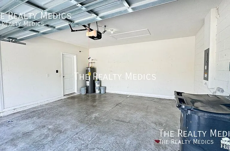 10906 Carlton Fields Dr — Photo 35