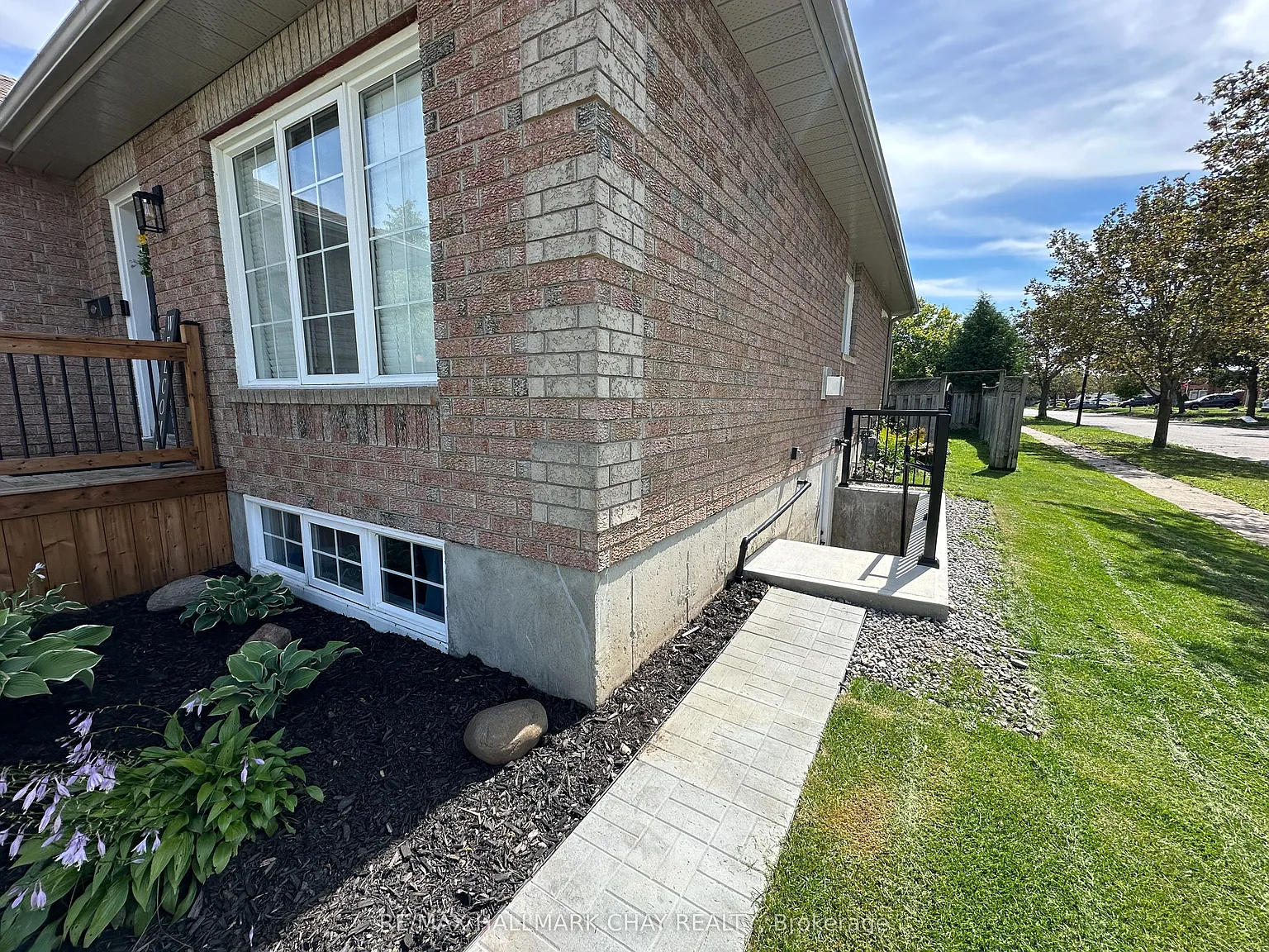 3 bed, $2,400 — Photo 4
