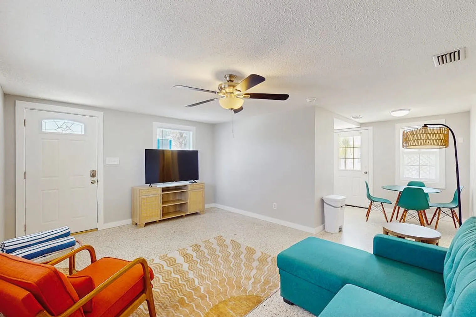 1 bed, 1.0 bath, 548 sqft, $3,537 — Photo 2