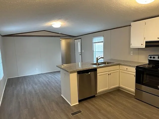 3 bed, 2.0 bath, 987 sqft, $1,100 — Photo 3