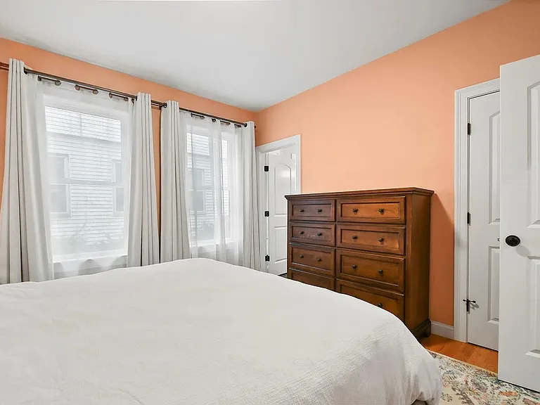 8 Greenleaf Ave — Photo 17