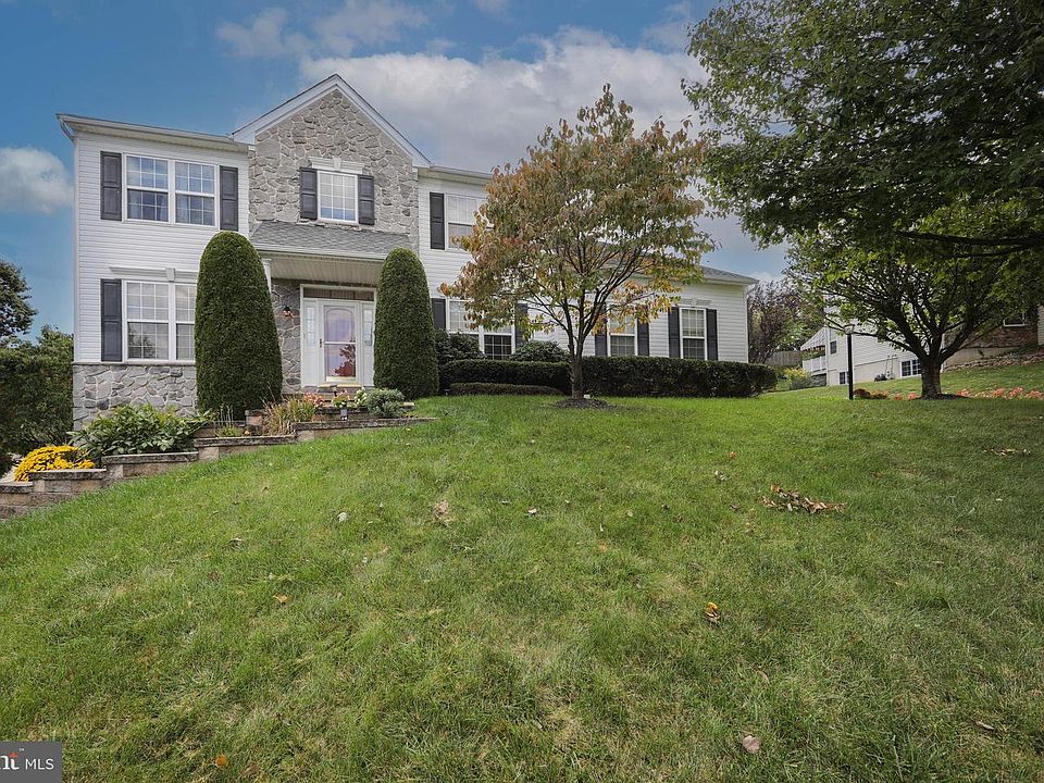 1st image of 115 McLaughlin Dr