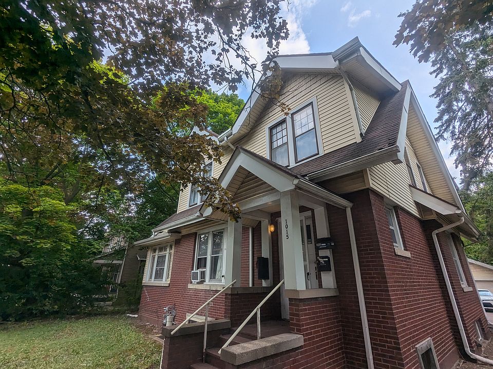 House front view, private entrance to 2nd floor unit only