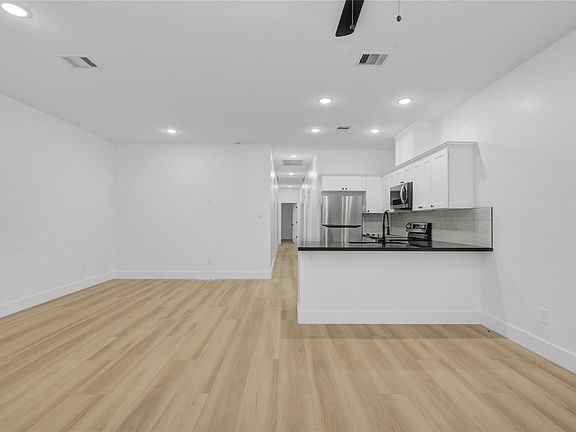 5th image of 8412 Sunnyhill St