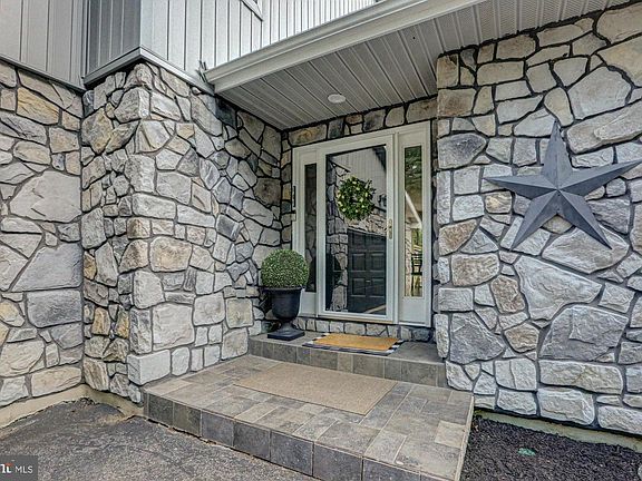 5th image of 147 Crystal Run Dr