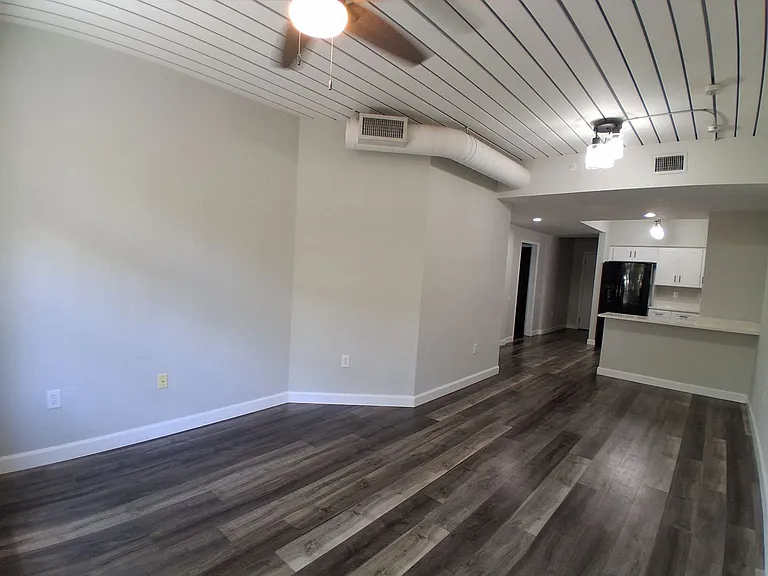 2402 W Azeele St #417 — Photo 9