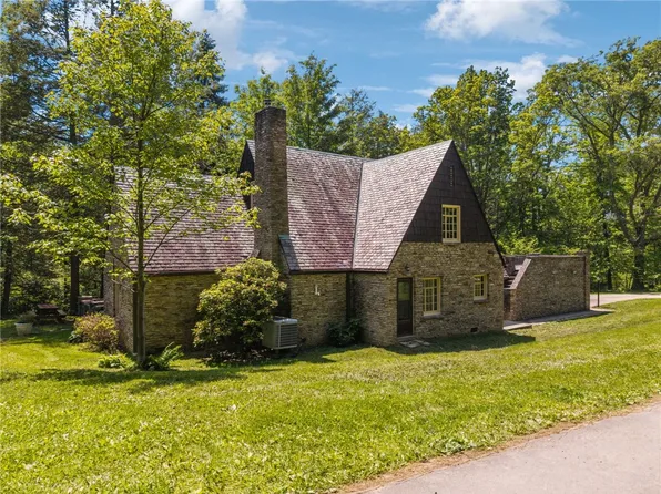 144 Furnace Run Rd, Laughlintown, PA 15655