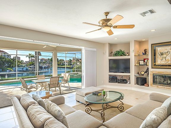 2nd image of 880 Banyan Ct