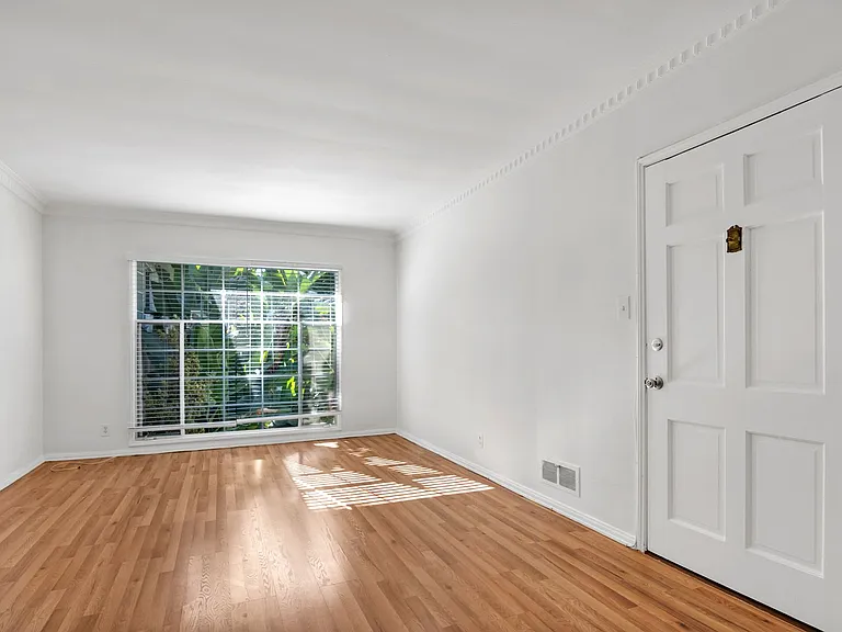 651 Midvale Ave — Photo 18