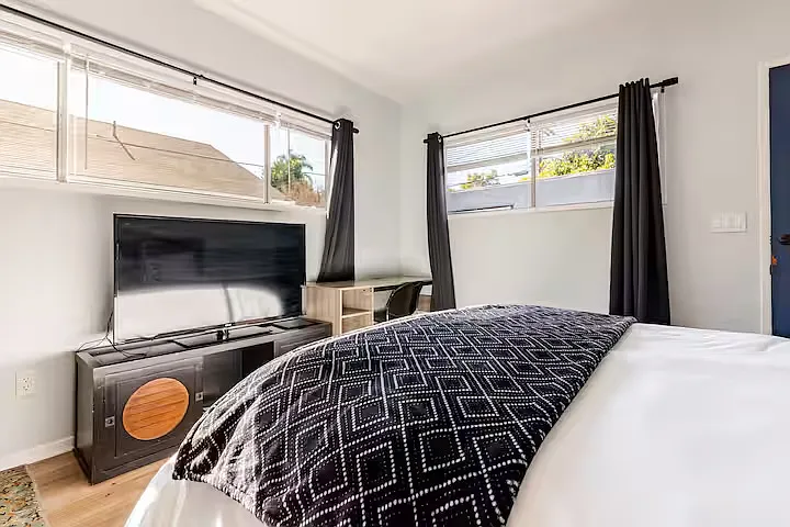 1427 Carmona Ave — Photo 32