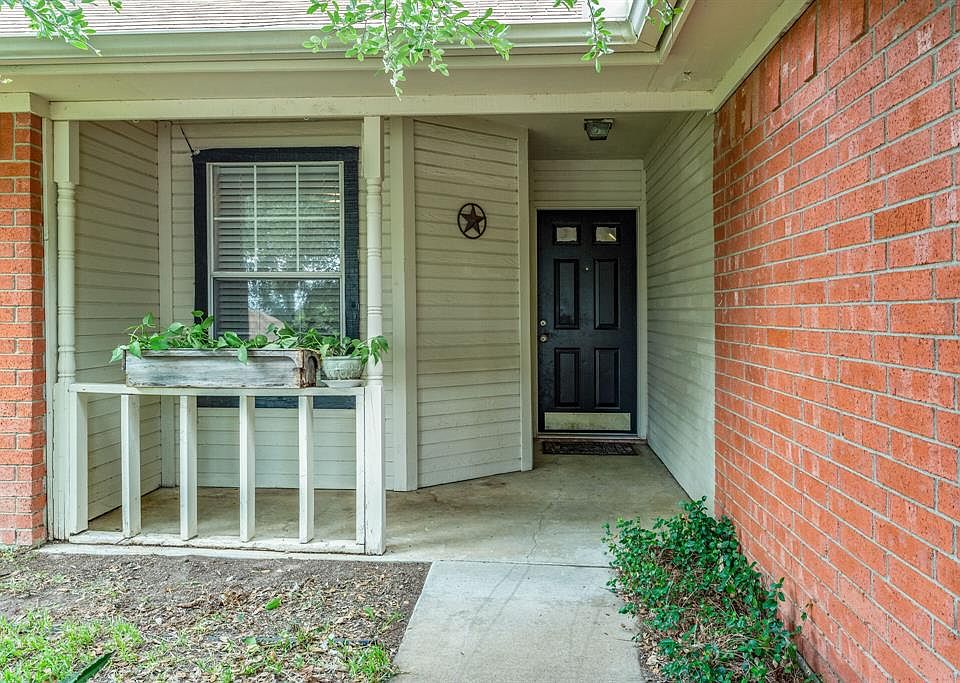 1st image of 1400 Westbriar Dr