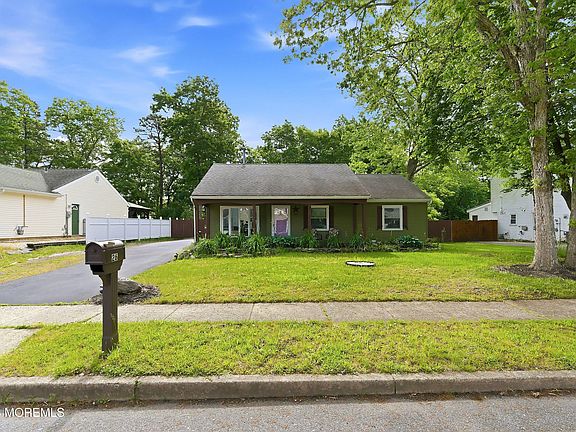 2nd image of 26 Ravenwood Boulevard