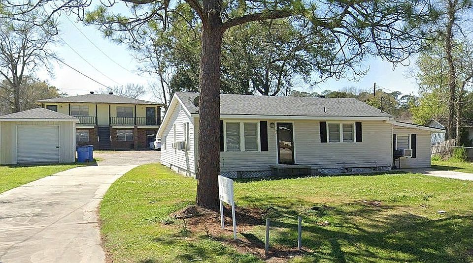 1st image of 220 Southeast Blvd