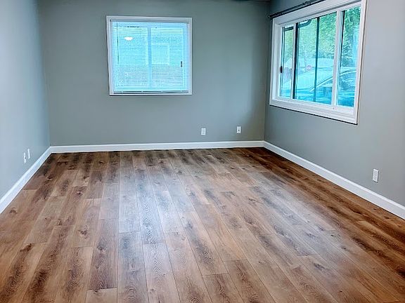 5th image of 1081 Eastview Dr
