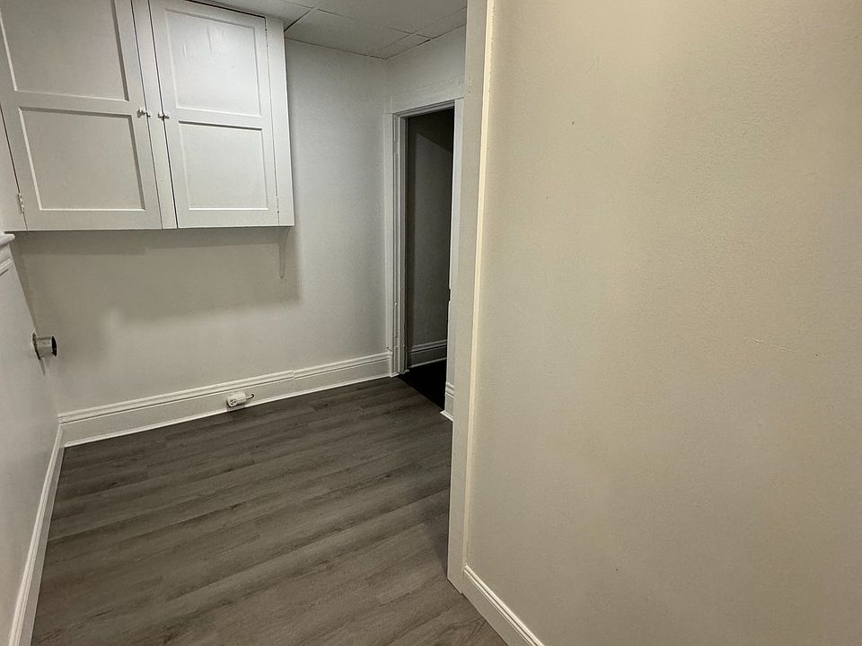 Laundry Room -- Entry View