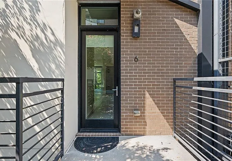 721 Longleaf Dr NE #6 — Photo 2