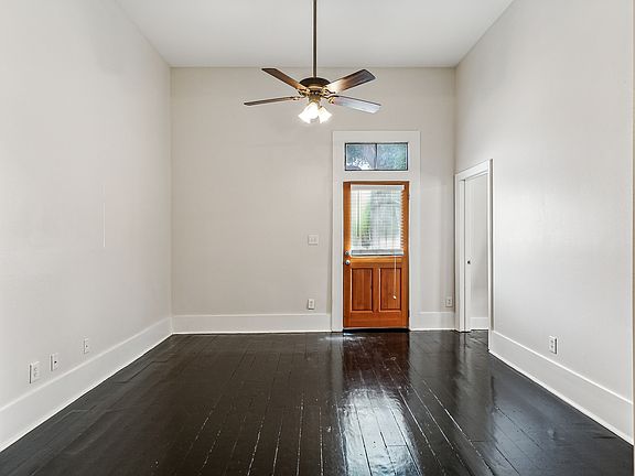 3rd image of 900 Josephine St