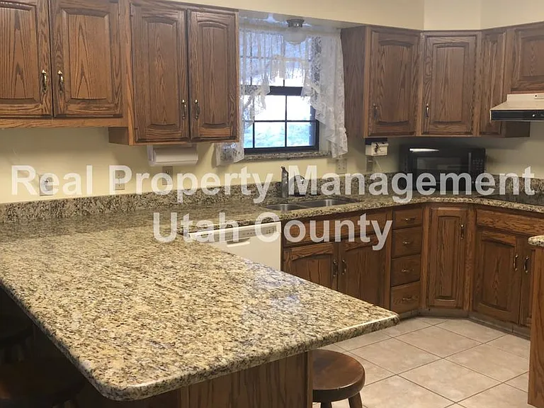 1639 N 1200th St E — Photo 17