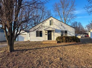 203 W Magnolia St, Versailles, MO 65084