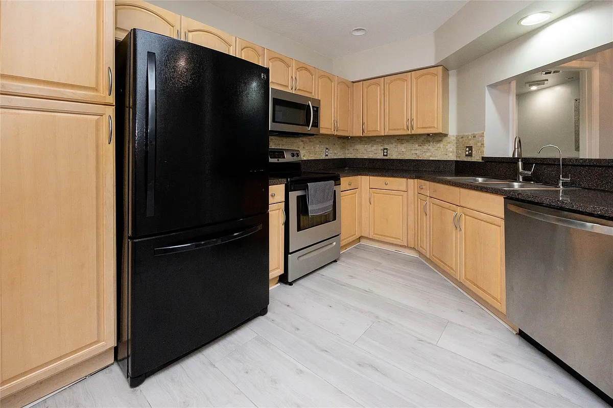 Building Photo - 50 Desford Ln