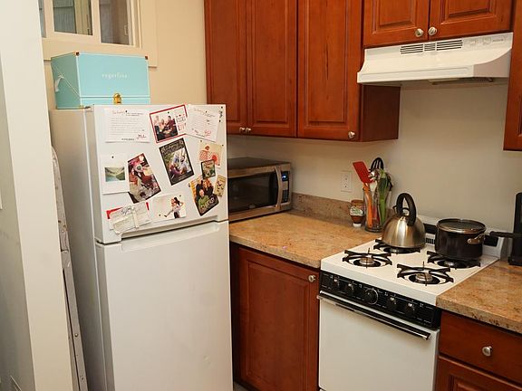 2nd image of 1225 Pine St APT 1