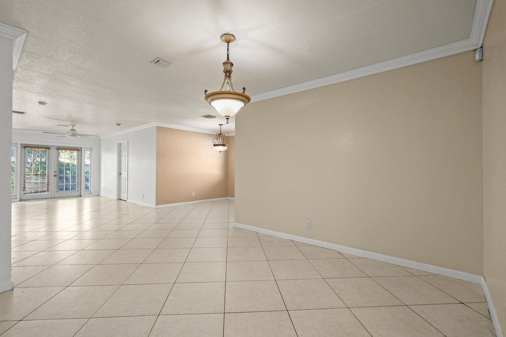 2241 NW 3RD Street, photo 3