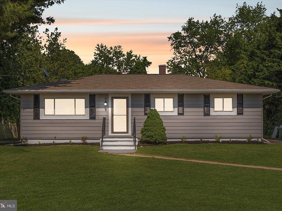 1st image of 9 Corns Dr