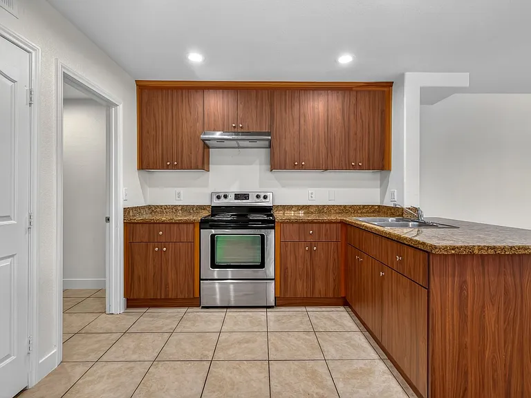 3021 Aloha Ave — Photo 7