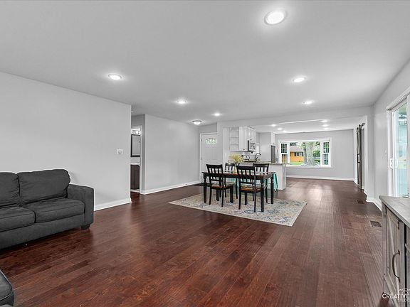 4th image of 140 Cypress Dr