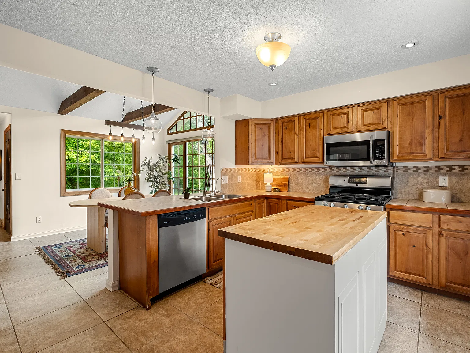 3 bed, 2004 sqft, $2,750 — Photo 3