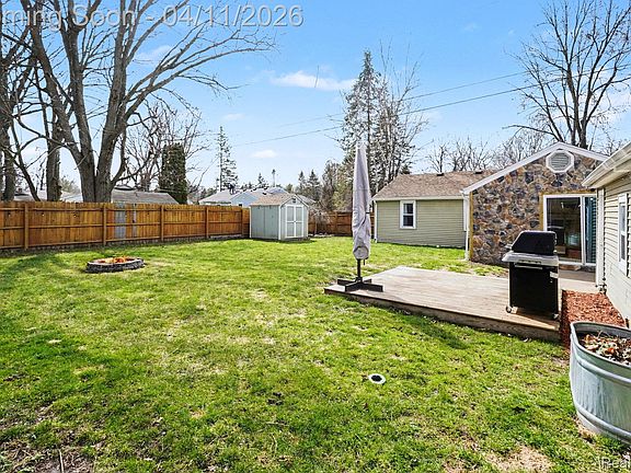 5th image of 16485 Jennings Rd