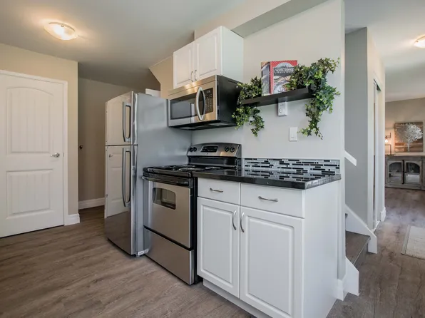 Manitou Village, 77 Manitou Cres W, Loyalist, ON K7N 1C2