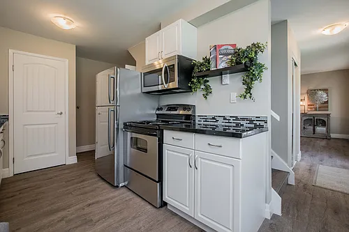 77 Manitou Cres W Photo 1