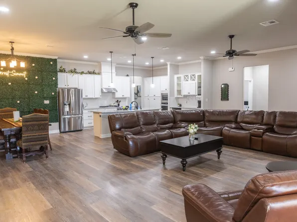 4648 S Stonecrest Ct, Bryan, TX 77808