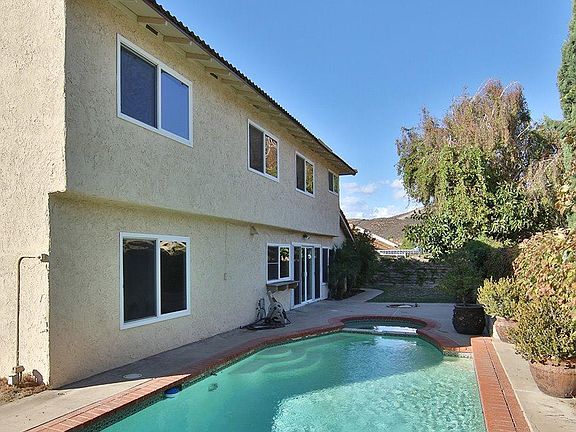 5th image of 3327 Sierra Dr