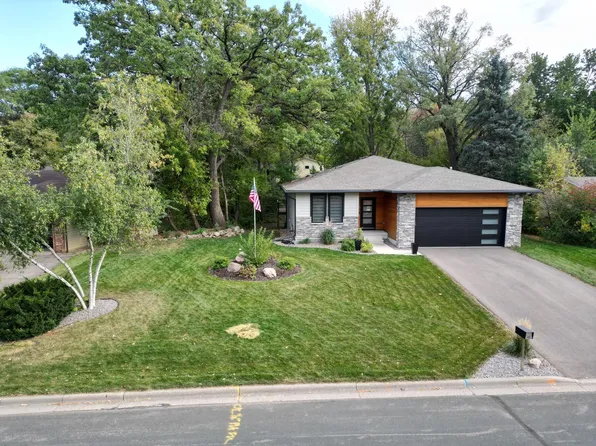 411 Oakland Ln, Burnsville, MN 55337