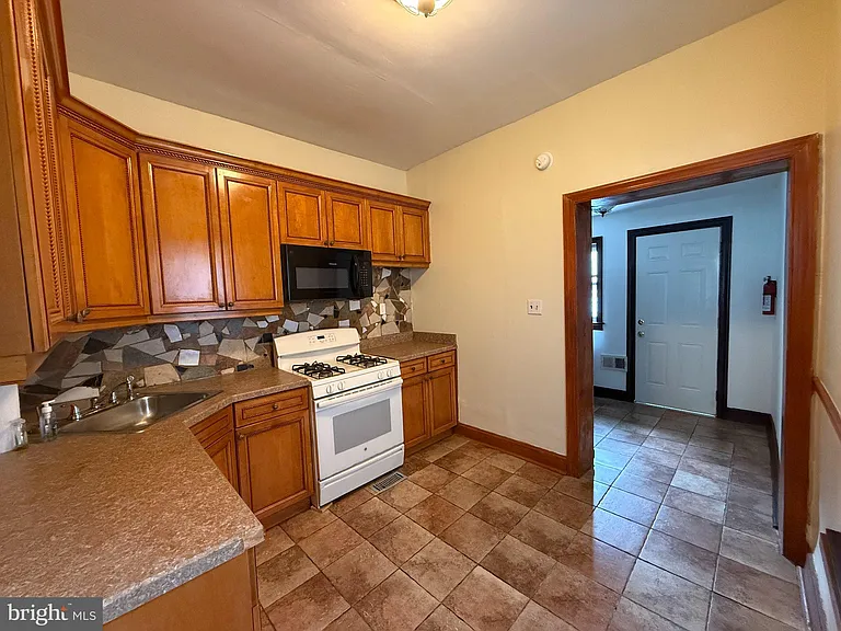 4216 Wyalusing Ave — Photo 11