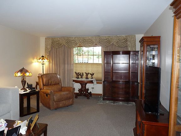 3rd image of 4912 N Newcastle Ave
