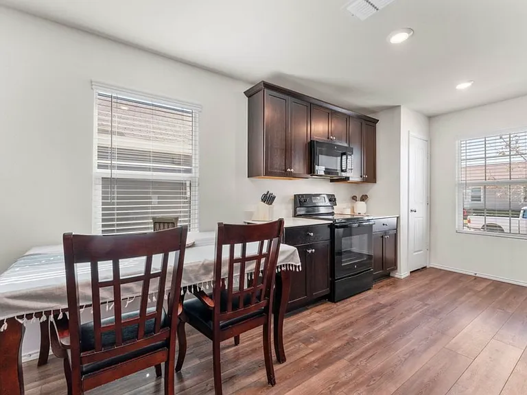 718 Trestle Dr — Photo 9